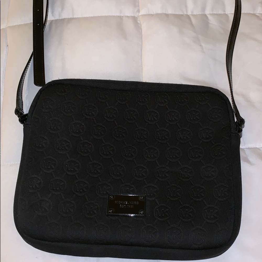 Michael Kors padded ipad cross body bag (Black)